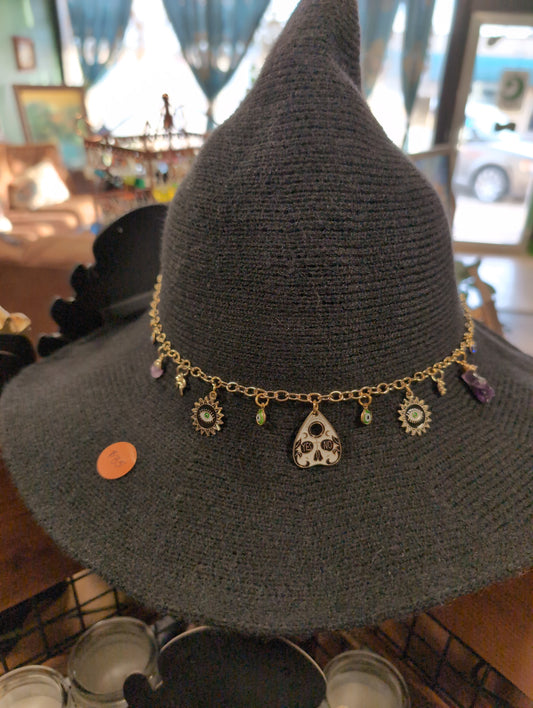 Brielle witch hat with chain